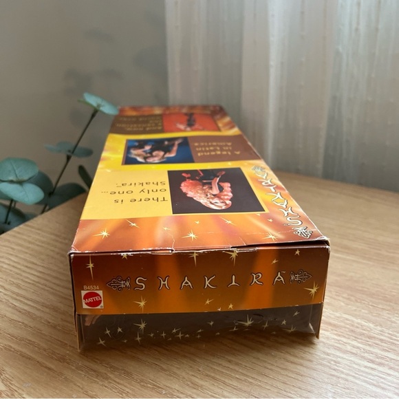 Rare Collectible 2002 or 2003 Shakira Doll with Black and Red Ensemble - Picture 7 of 9